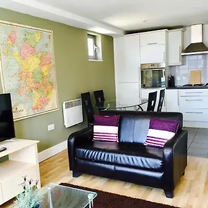Central Luxury , Cardiff United Kingdom